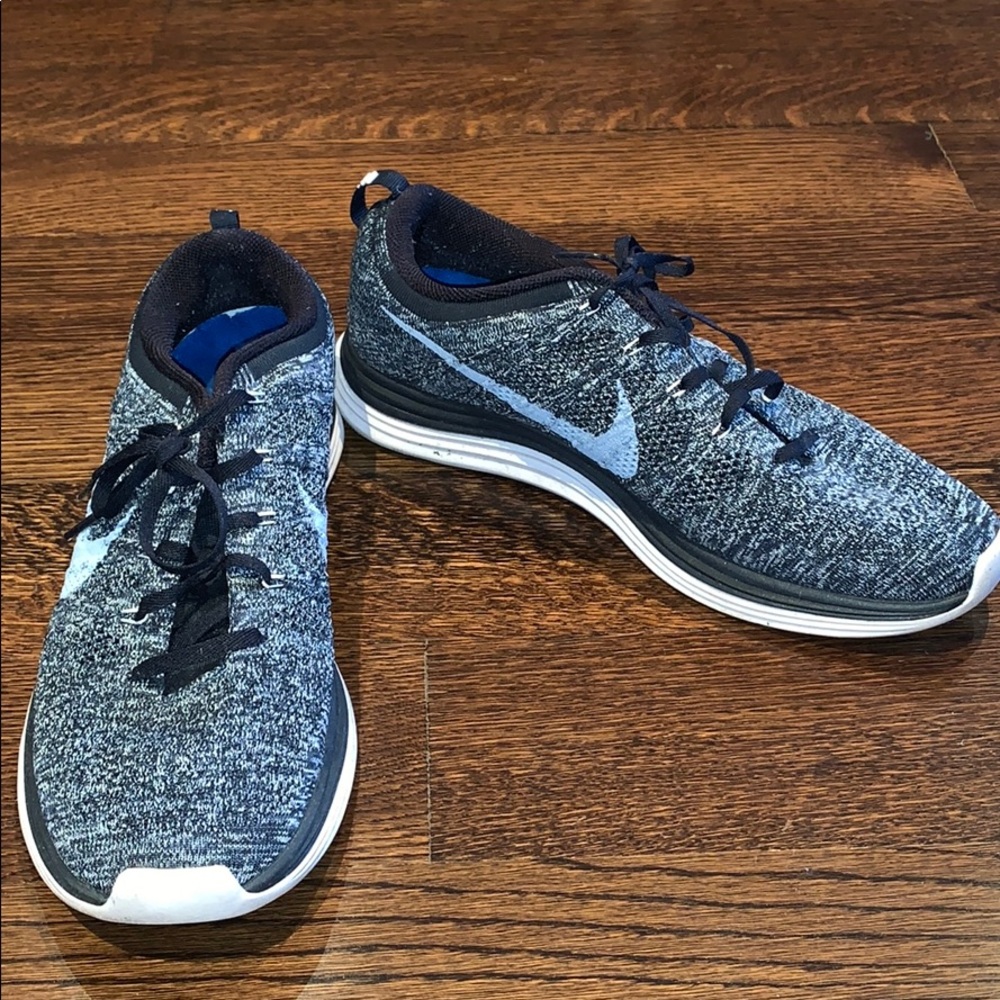 Nike Mens Flyknit Lunar 1 Sneakers